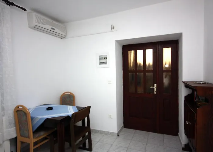 781c Apartment *